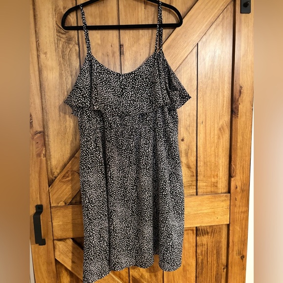 Women’s Plus Size Dress 3x Black and White Adjustable Spaghetti Straps - Picture 2 of 4